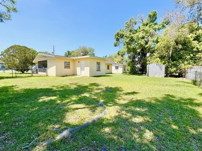 property at 1203 N Lavon Ave