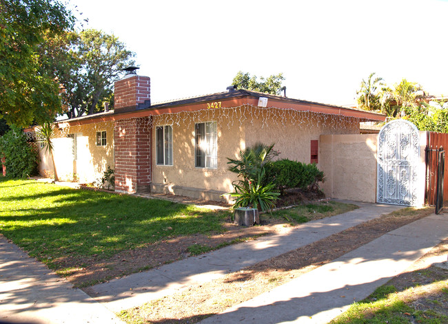 3427 W Canoga Pl in Anaheim, CA - Foto de edificio - Building Photo