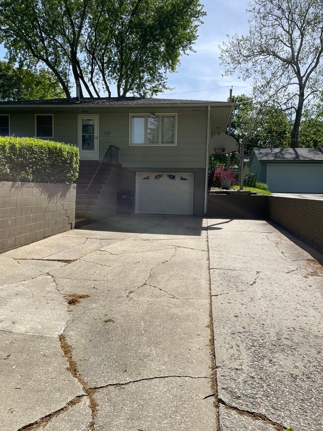 707-713 13th Ave in Coralville, IA - Building Photo - Building Photo