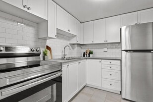 Parkdale Place in London, ON - Building Photo