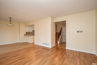 3598 Cedarwood Ct in Bettendorf, IA - Building Photo - Building Photo