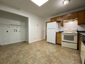 106 Grant Ave in Oak Grove, KY - Foto de edificio - Building Photo