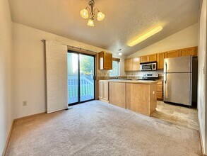 950 E Calkins Dr in Spokane, WA - Building Photo - Building Photo
