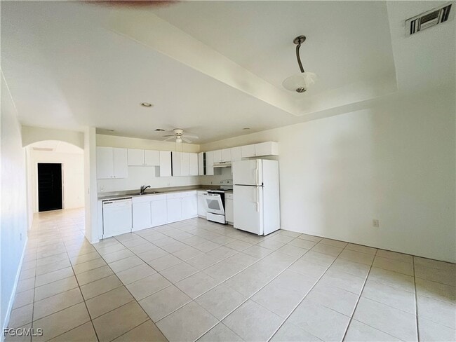 property at 3018 SE Santa Barbara Pl