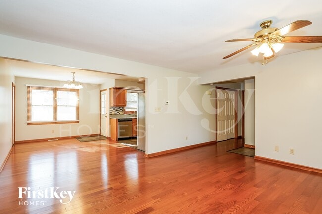 873 E Cragmont Dr in Indianapolis, IN - Foto de edificio - Building Photo