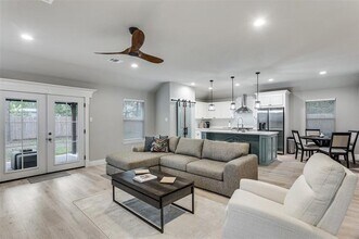 2833 W Biddison St in Fort Worth, TX - Building Photo - Building Photo