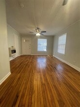 606 W 11th St in Taylor, TX - Building Photo - Building Photo