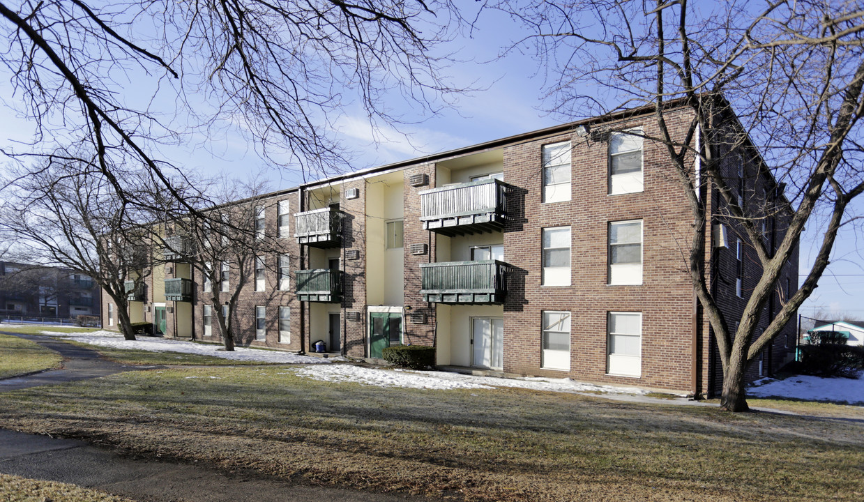 Willows on Clark Road in Gary, IN - Building Photo