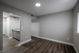 Forest Glen Apartments and Townhomes in Highland Park, NJ - Building Photo - Interior Photo
