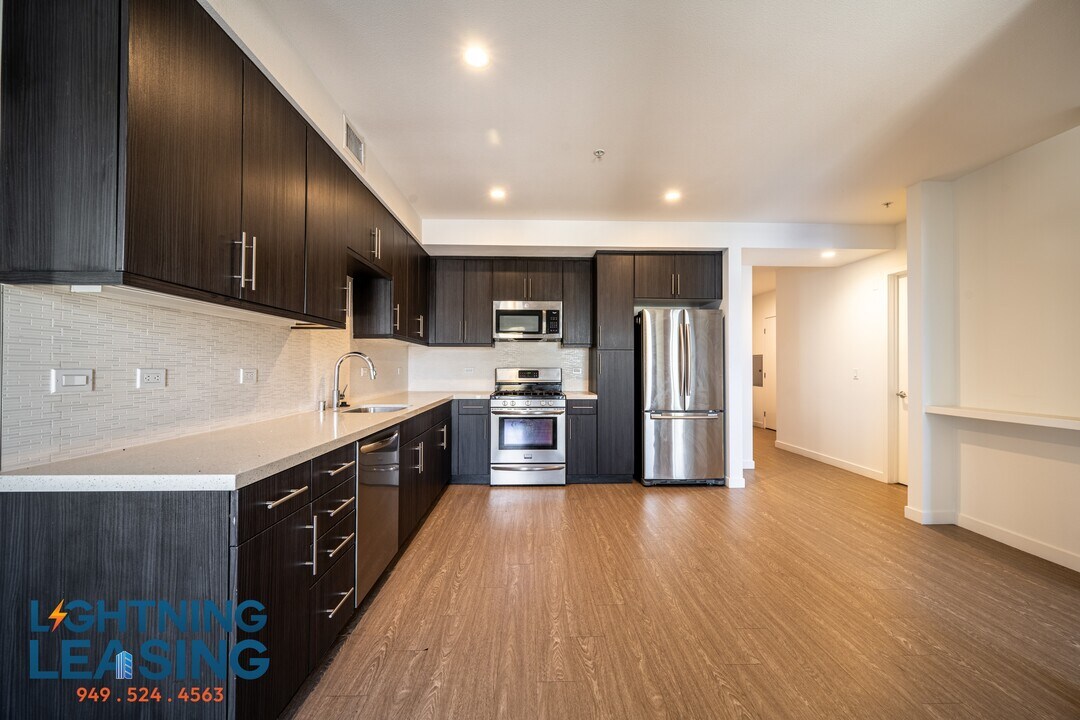 11405-11403 Chandler Blvd in Los Angeles, CA - Building Photo