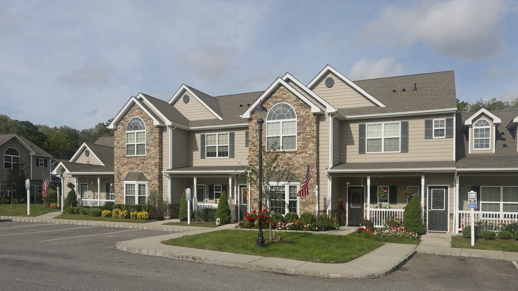 Fairfield Knolls East Apartments in Mastic Beach, NY