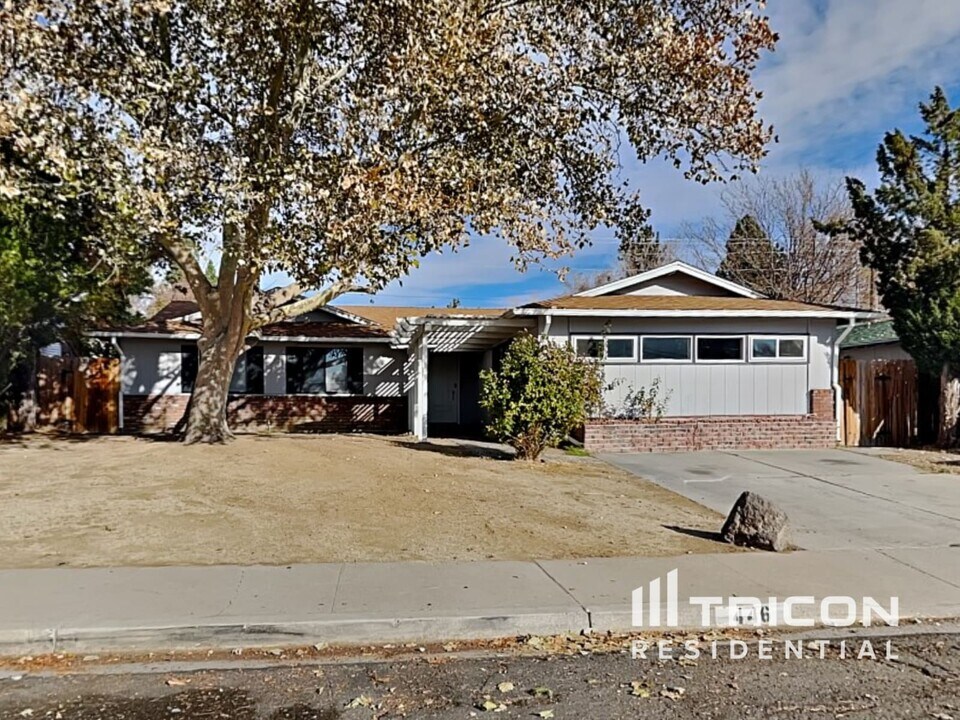 446 Michele Way in Sparks, NV - Building Photo