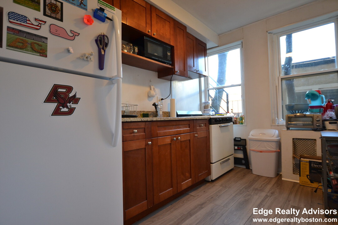 1992 Commonwealth Ave, Unit 12A in Boston, MA - Building Photo