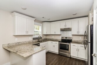 1020 N Oakwood St in Gastonia, NC - Building Photo - Building Photo