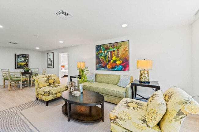 606 Wedge Dr in Naples, FL - Building Photo - Building Photo