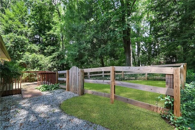 46 Coopers Glen Dr SW in Mableton, GA - Foto de edificio - Building Photo