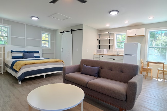 1033 W Broad St in Griffin, GA - Building Photo - Building Photo