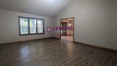 1070 W Woodbine St in Springfield, MO - Building Photo - Building Photo