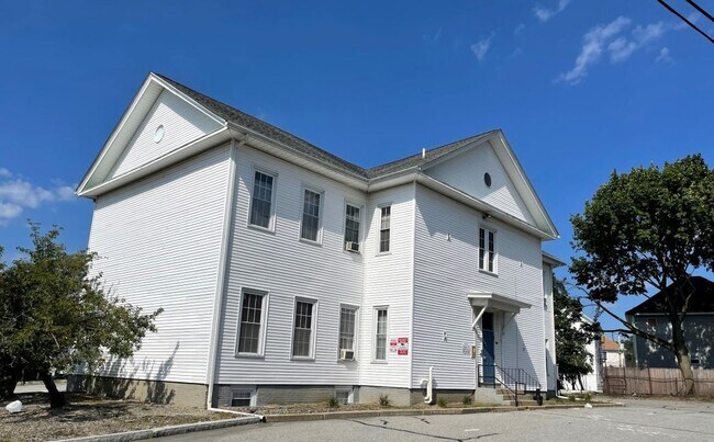 381 Central St in Central Falls, RI - Building Photo - Building Photo