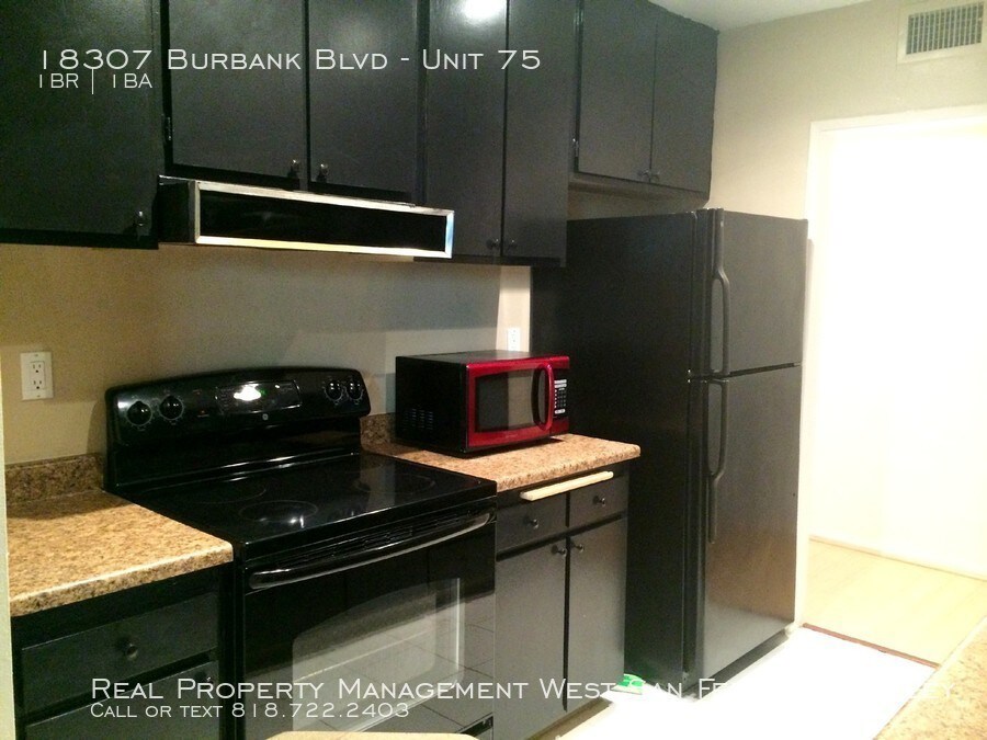 18307 Burbank Blvd-Unit -Unit 75 in Los Angeles, CA - Building Photo