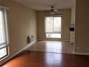 12142 Burbank Blvd in Los Angeles, CA - Foto de edificio - Building Photo