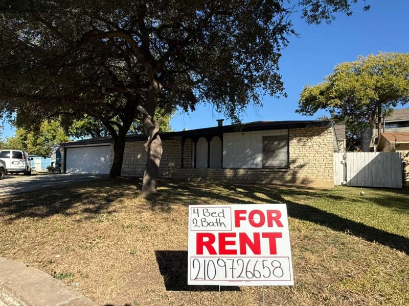 4107 Hunting Path in San Antonio, TX - Building Photo