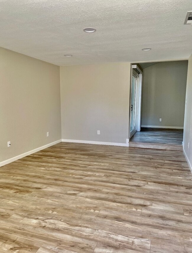 9849 Lincoln Village Dr in Sacramento, CA - Building Photo - Building Photo