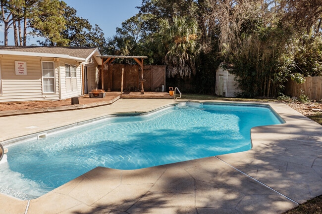 property at 410 Tanglewood Dr