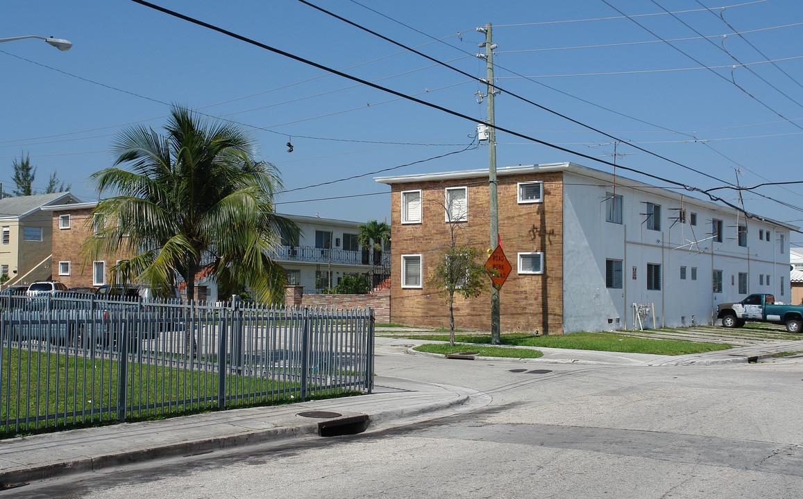 600 SW 9 AVE in Miami, FL - Foto de edificio