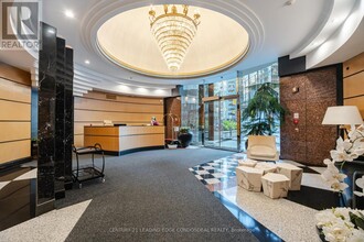 33-2133 University Ave in Toronto, ON - Building Photo - Building Photo