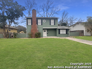 274 E Edgewood Pl in Alamo Heights, TX - Building Photo