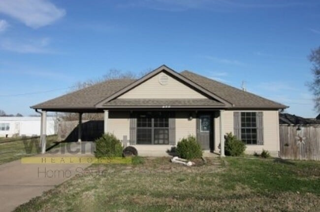 property at 704 N 4th St
