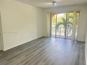 6420 NW 114th Ave in Doral, FL - Building Photo - Building Photo