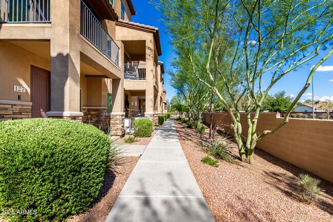 2821 S Skyline Dr in Mesa, AZ - Building Photo - Building Photo