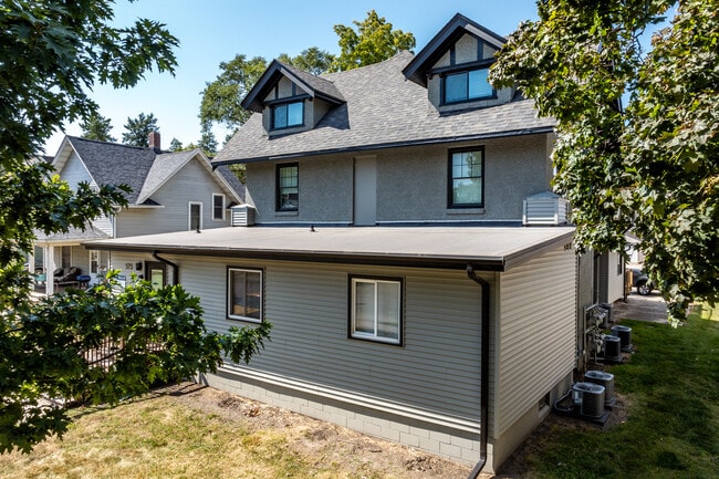 525 Welch Ave in Ames, IA - Building Photo - Building Photo