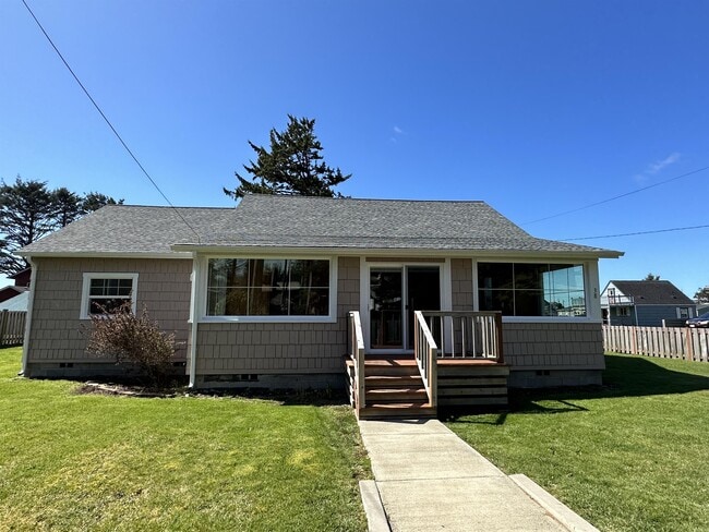 38 4th St S in Pacific Beach, WA - Building Photo - Building Photo