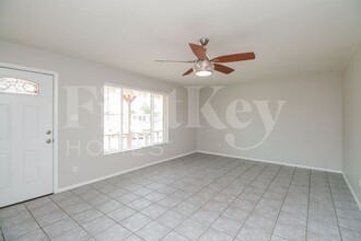 5719 N 23rd Ave in Phoenix, AZ - Foto de edificio - Building Photo