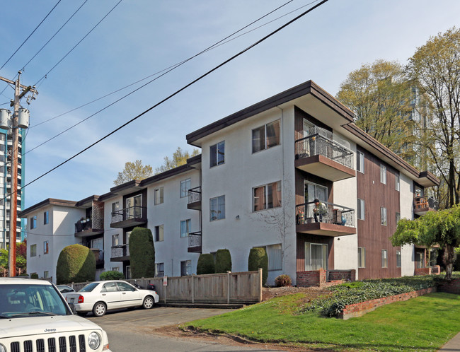 Pine Villa Apartments in Vancouver, BC - Building Photo - Building Photo