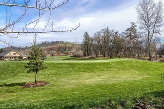 103 Golf Vw Dr in Eagle Point, OR - Building Photo - Building Photo