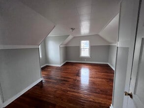 205 S 17th St in Weirton, WV - Foto de edificio - Building Photo