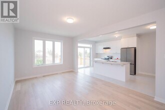 468 Brigatine Ave in Ottawa, ON - Building Photo - Building Photo