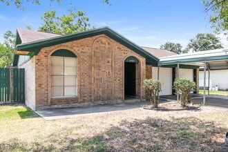 2701 5th Ave N in Texas City, TX - Building Photo - Building Photo