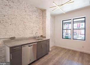1041 S Paxon St, Unit 1st Floor in Philadelphia, PA - Building Photo - Building Photo