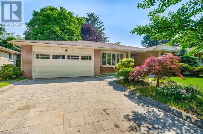 229 Simon Dr in Burlington, ON - Building Photo - Building Photo