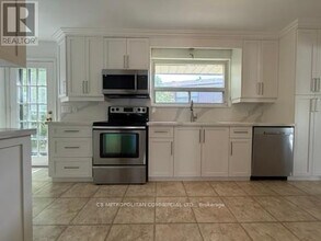 7 Amarillo Dr in Toronto, ON - Building Photo - Building Photo