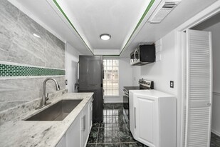 7954 Grove Ridge Dr in Houston, TX - Building Photo