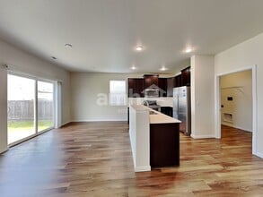 16602 NE 91st St in Vancouver, WA - Foto de edificio - Building Photo