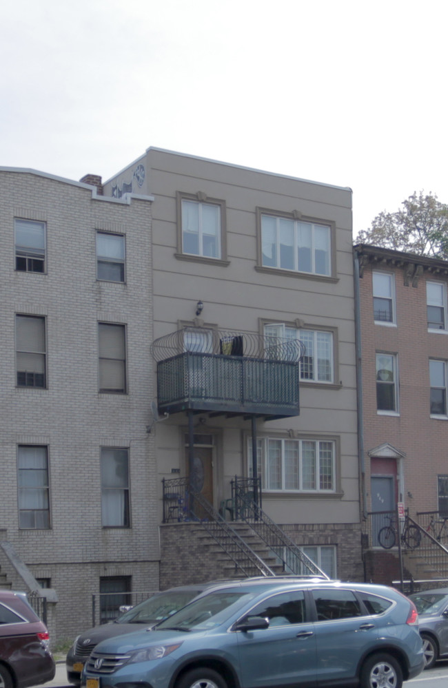 947 Bedford Ave in Brooklyn, NY - Building Photo - Building Photo