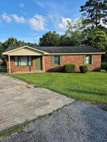 108 Woodlock Ln in Greenwood, SC - Building Photo