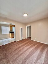 7828 International Blvd in Oakland, CA - Building Photo